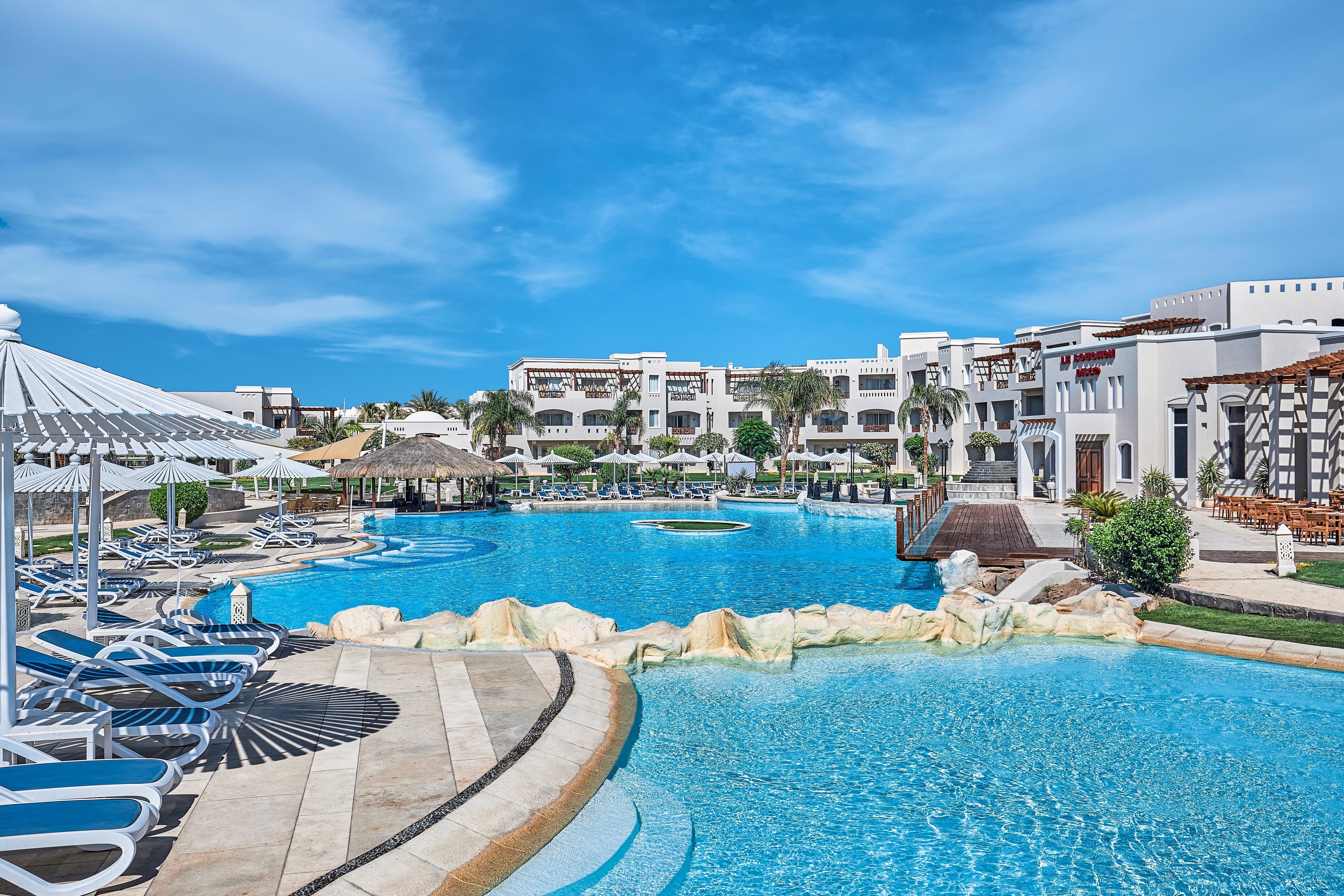 Jaz Elite Casa Del Mar Beach Hurgada Dış mekan fotoğraf The resort's main pool