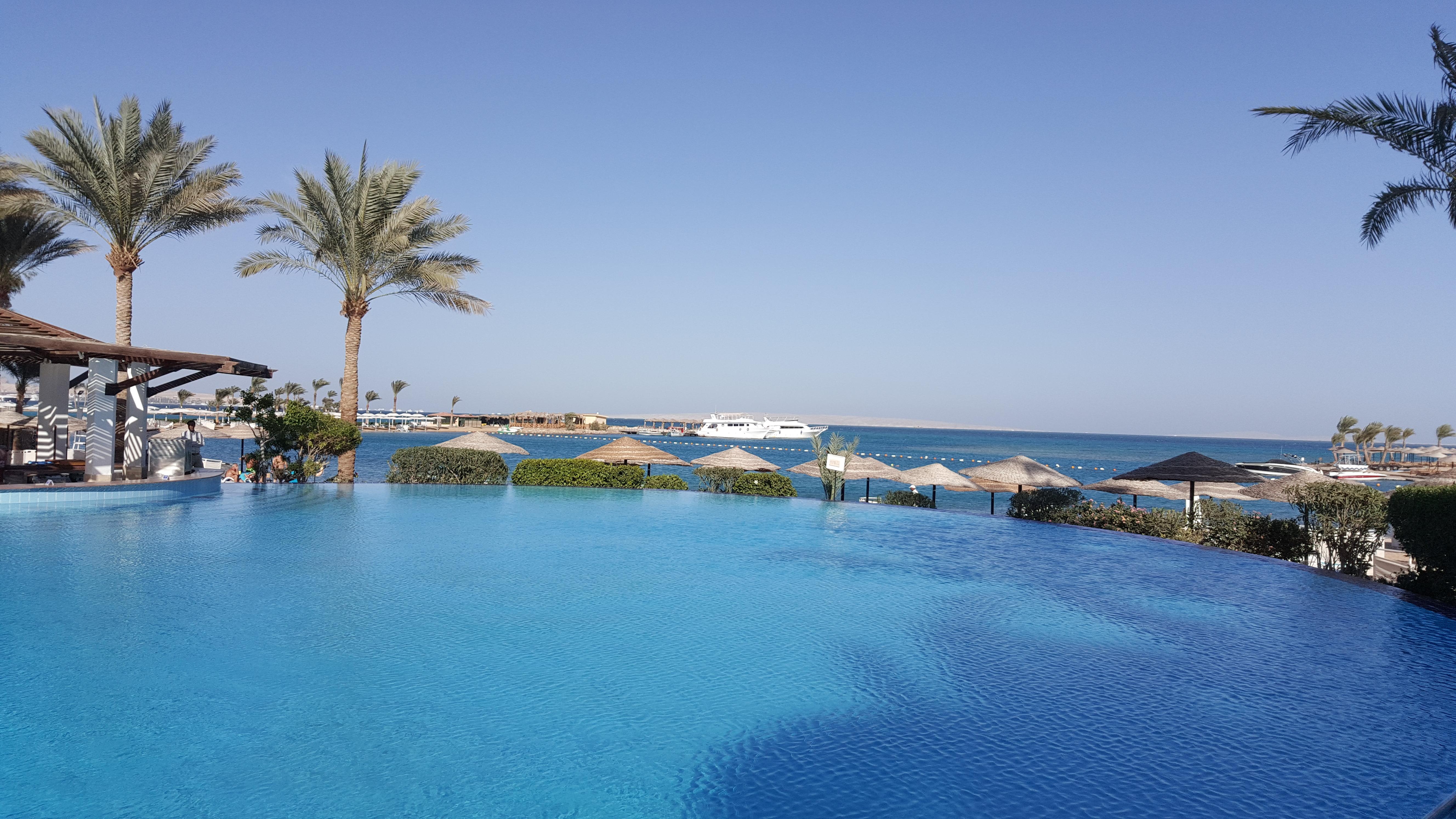 Jaz Elite Casa Del Mar Beach Hurgada Dış mekan fotoğraf View of the Red Sea from the Hilton Sharm El Sheikh