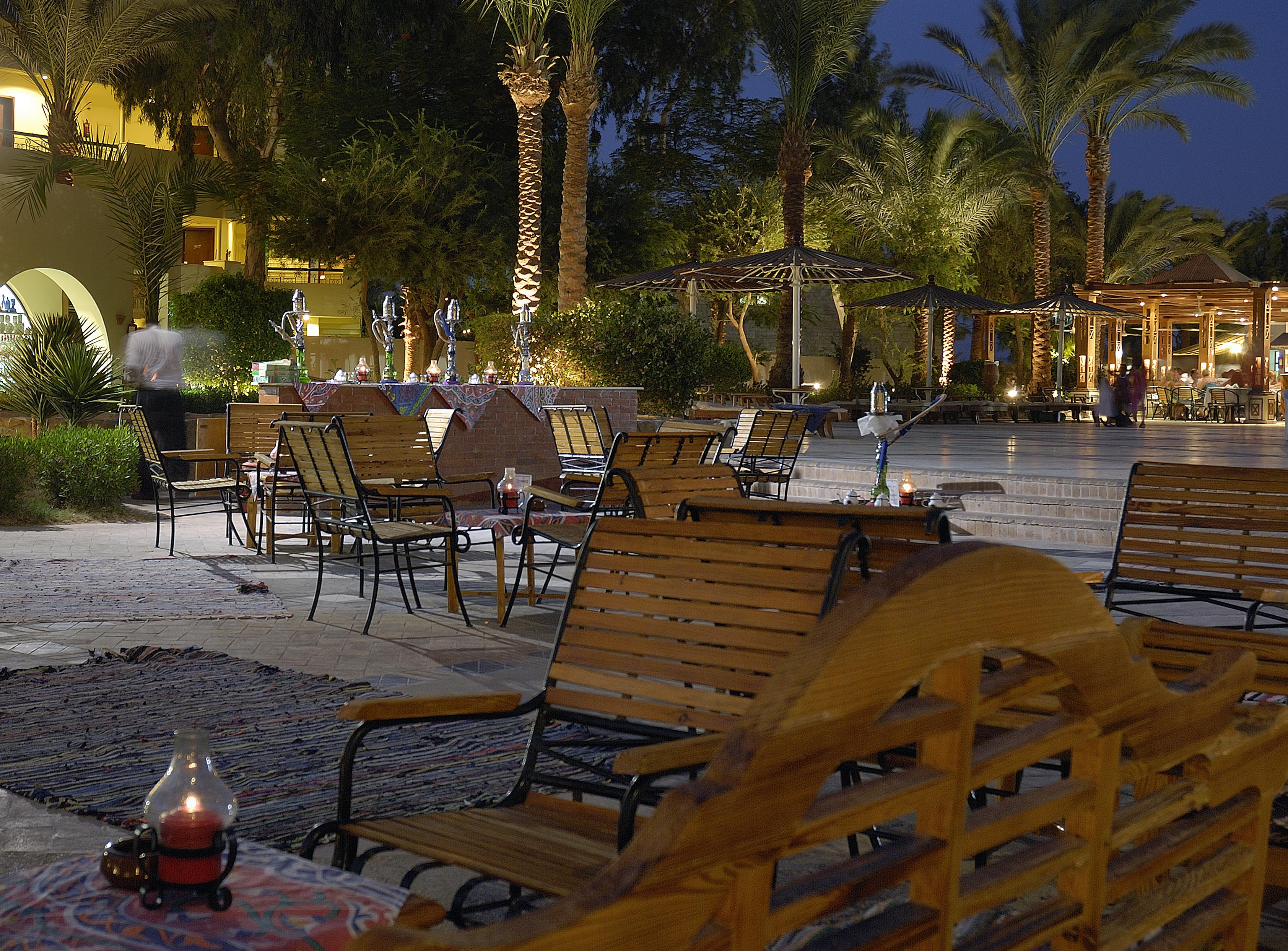 Jaz Elite Casa Del Mar Beach Hurgada Dış mekan fotoğraf The resort at night